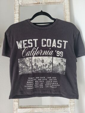 Social Culture Vintage Feel West Coast  Crop Top - Medium- 100% Cotton